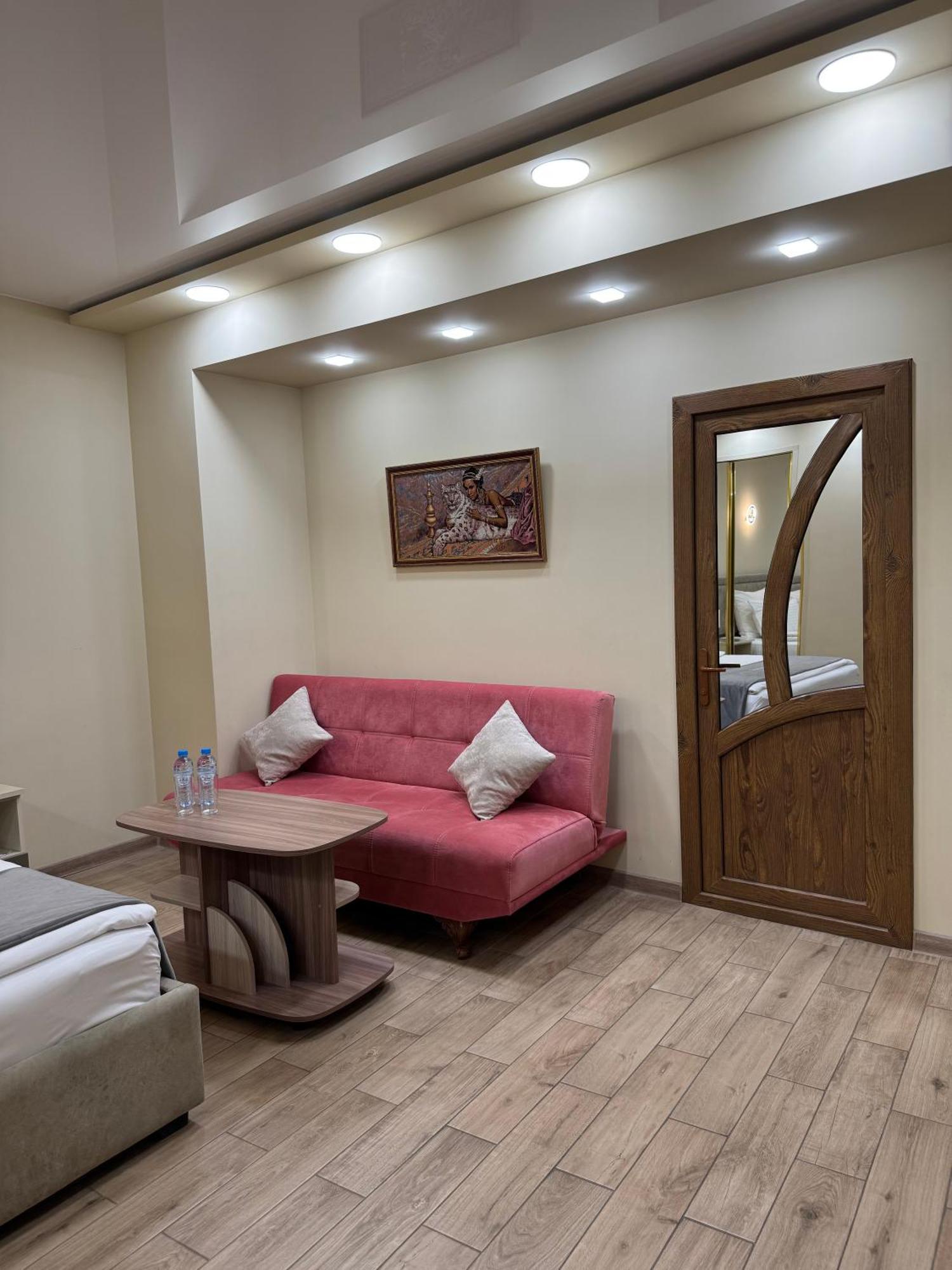 Central Hotel Gyumri ภายนอก รูปภาพ